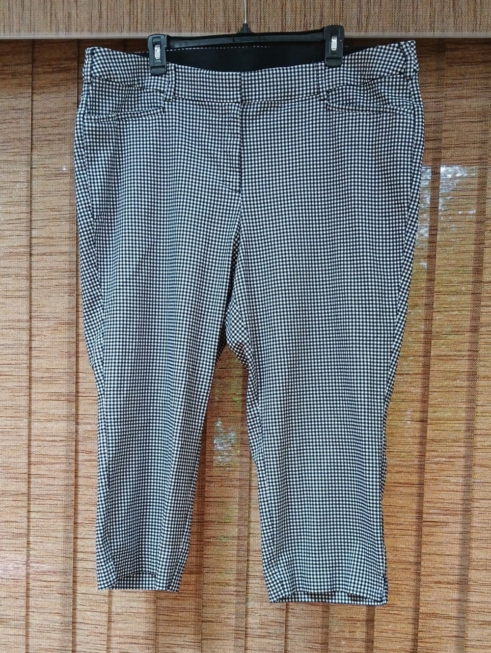Women’s Black & White Gingham Stretch Capri Pants